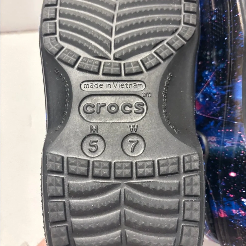 Crocs Men's and Women's Unisex Baya Lined Clogs   Men’s size 5, women’s size 7